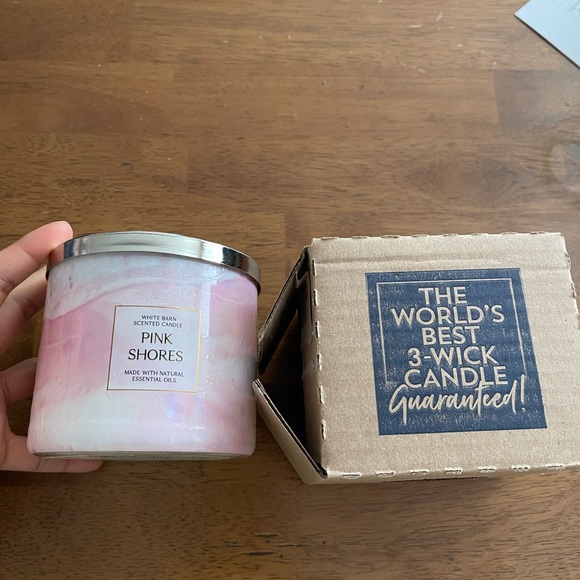 NWT Bath & Body Works 3-Wick Candle PINK SHORES White Barn - Picture 1 of 6